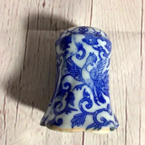 Vintage Blue and White Phoenix Porcelain Salt and Pepper Shaker Pair - Japan - Picture 6 of 8